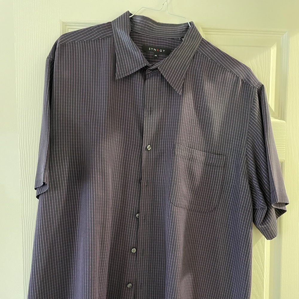 Synrgy Men’s Short Sleeve Button Down Shirt.